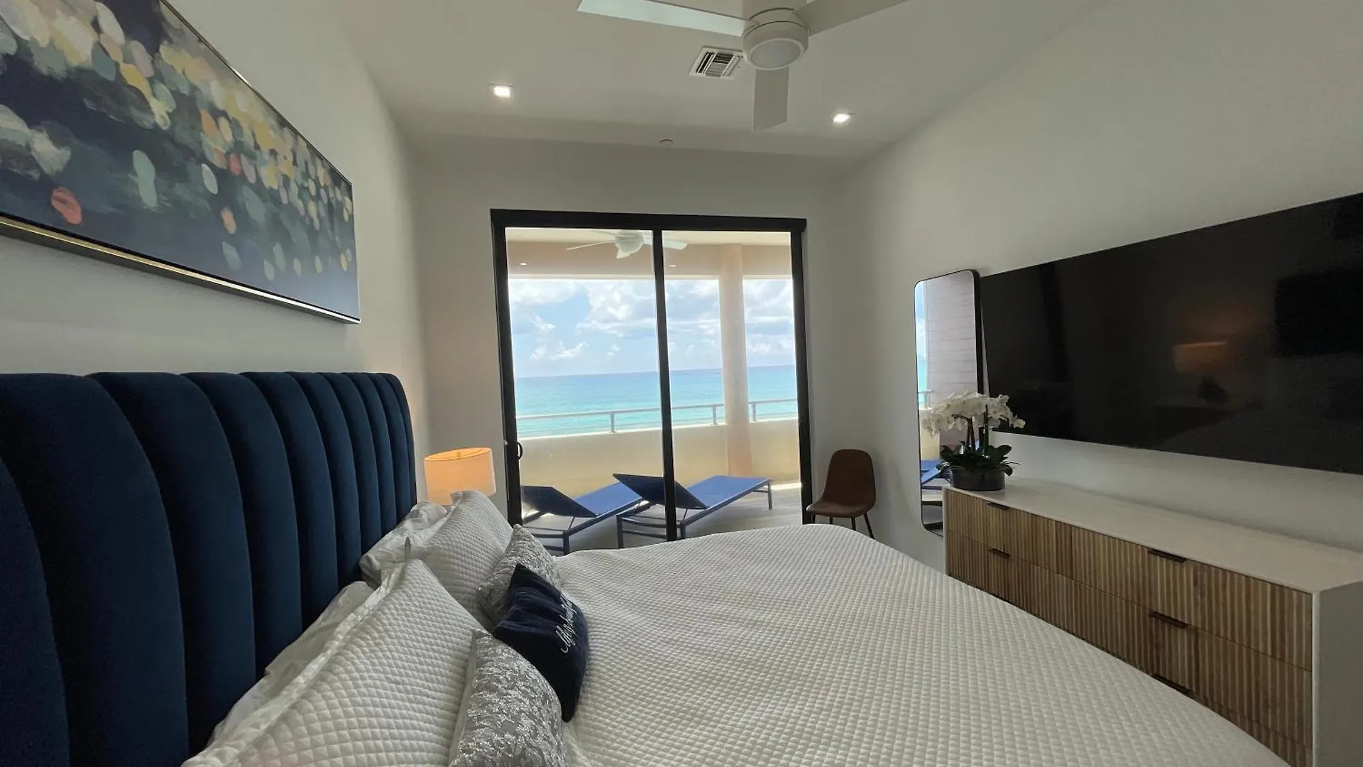 Apartment Luxury Ocean Front Seadreams 2 With 7 Mile Beach Views West Bay